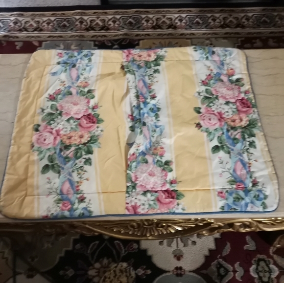 Vintage Croscill Princess Yellow Floral Quilted Pillow Sharms Set (2 pcs) - Picture 4 of 4